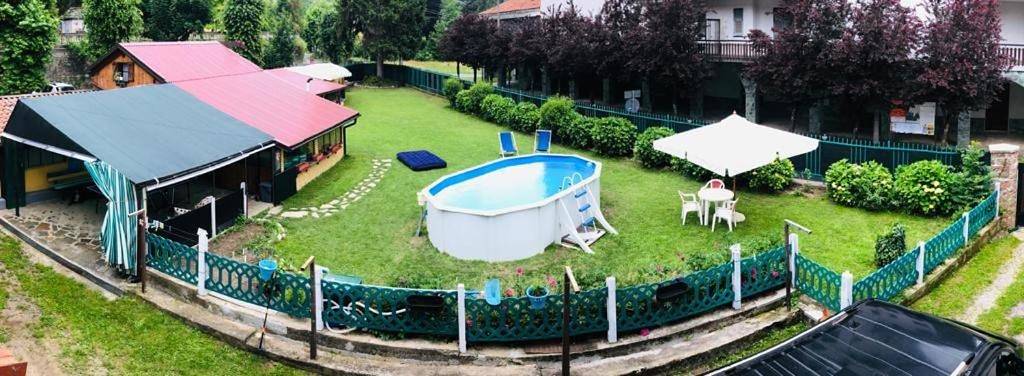 Chambre d’hôte pour 2 personnes, avec bassin pour enfant et vue ainsi que jardin et piscine, animaux acceptés à Garessio