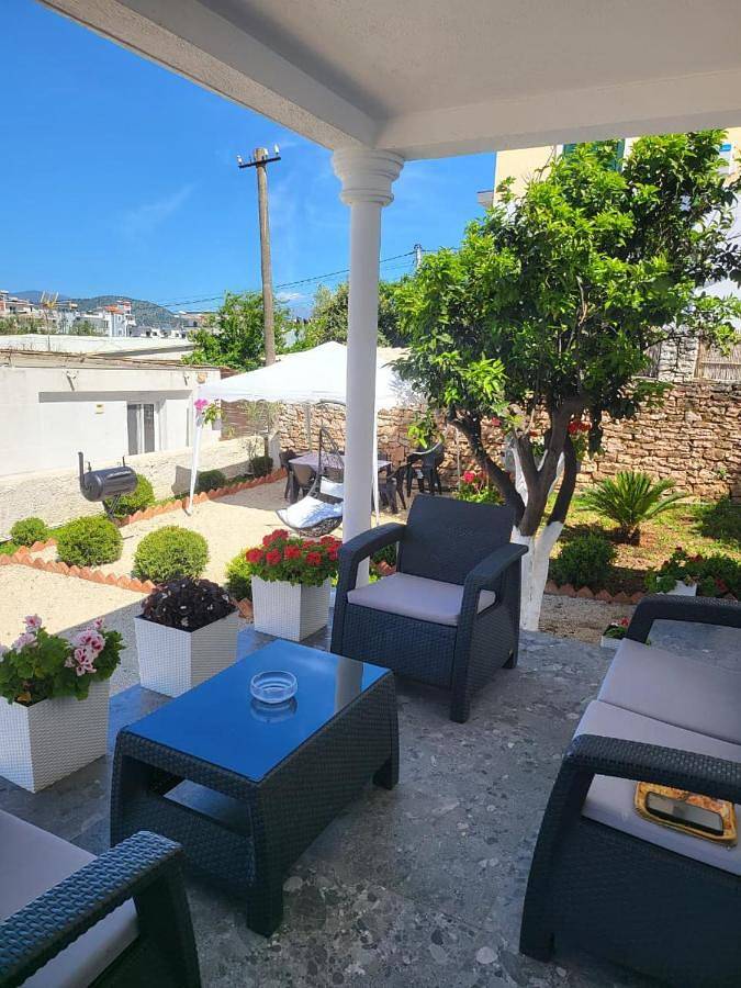 Location de vacances pour 12 personnes, avec terrasse et jardin dans Ksamil - 3