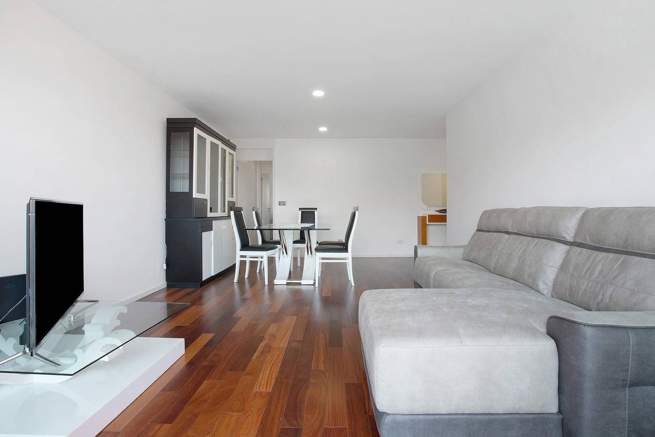 Apartamento inteiro, Apartamento 'Macedo' com vista para o mar, varanda e Wi-Fi in Santo António (Madeira), Madeira