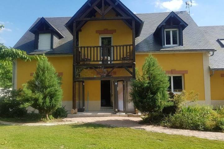 Location de vacances pour 10 personnes, avec jardin ainsi que balcon et jacuzzi à Saint-Clair-d'Arcey