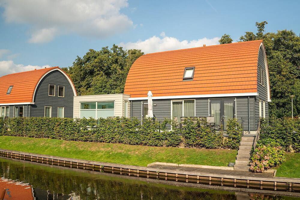 Luxury 8-person bungalow in Drenthe