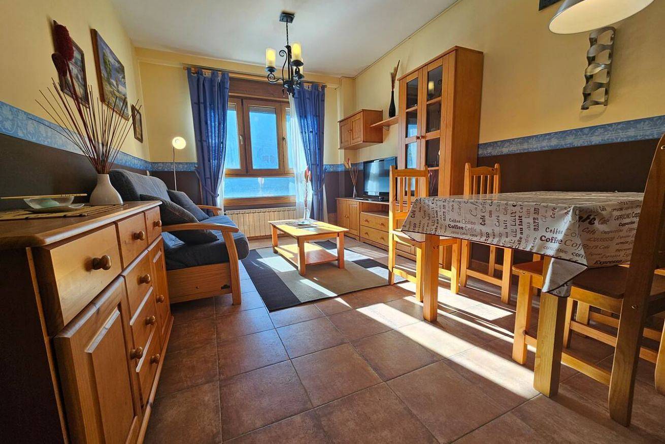Ganze Wohnung, 21A02 Charming apartment with garage in Felechosa, Aller
