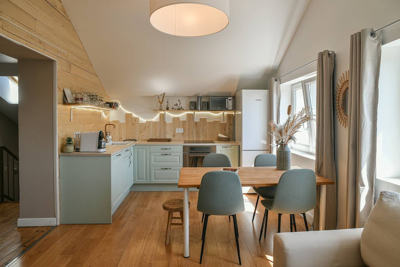Entire apartment, Gîte Les Collines with Garden and Private Jacuzzi in Le Pin (Isère), Lake Paladru