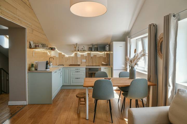Entire apartment, Gîte Les Collines with Shared Garden and Jacuzzi in Le Pin (Isère), Lake Paladru