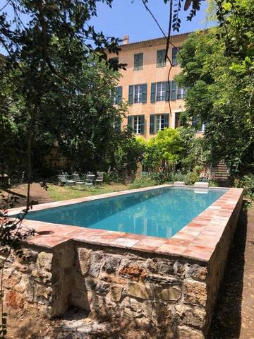 Location de vacances pour 41 personnes, avec terrasse et piscine à Le Val