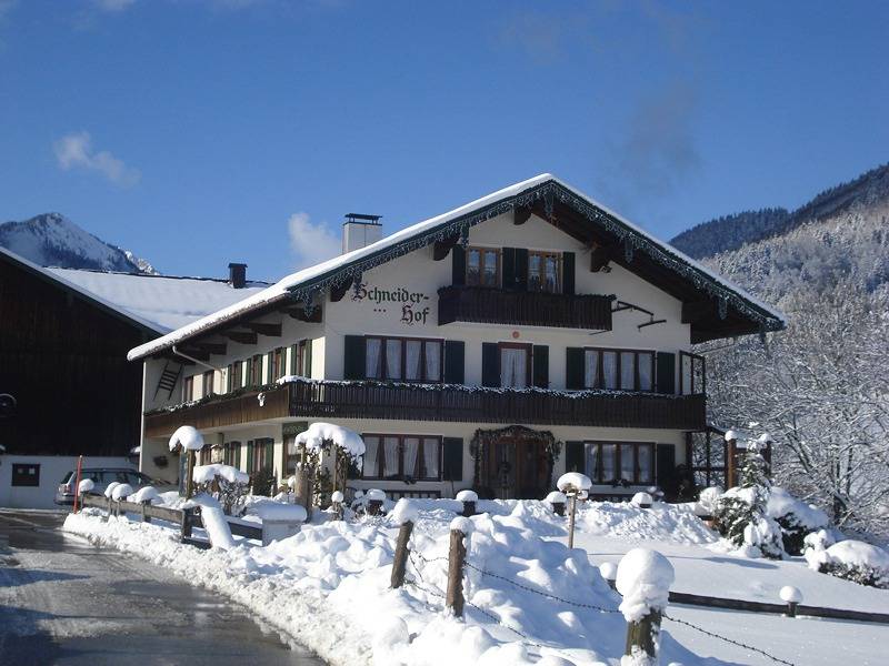 Schneider-Hof inkl. Chiemgaukarte - Nr. 2 Dreibettzimmer mit Dusche und Wc, Tv, Balkon, Wlan in Ruhpolding, Bayerische Alpen