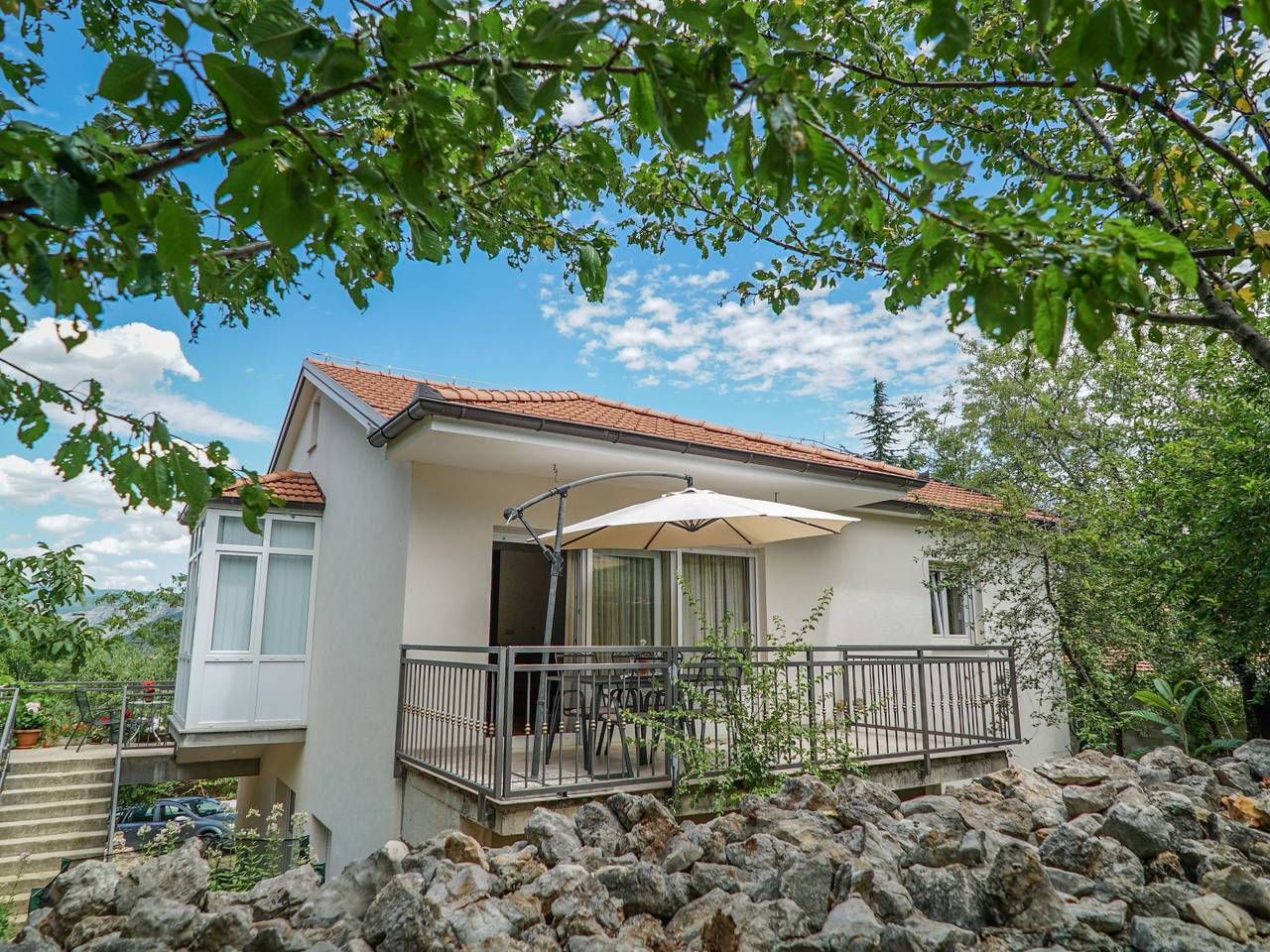 In der Nähe des Meeres und des Sees in Imotski, Makarska Riviera