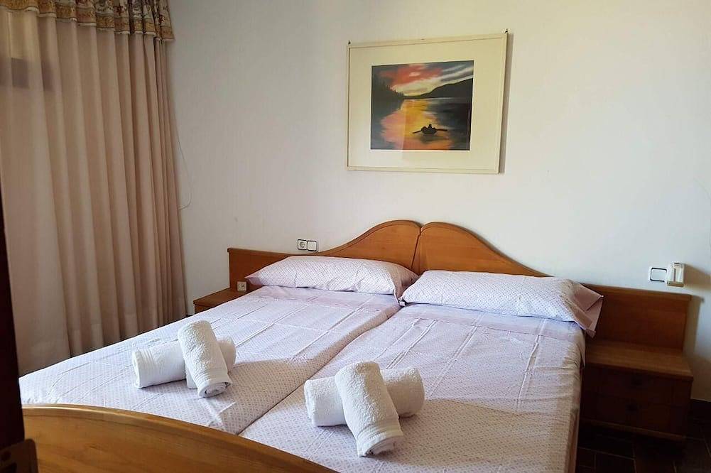 Villa with sea views, direct access to the beach and extensive garden in Alcanar, Costa Dorada