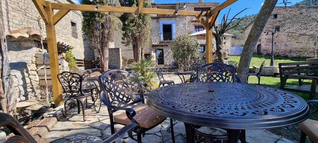 Casa de familia para 2 personas, con Terraza y Jardín en La Fueva