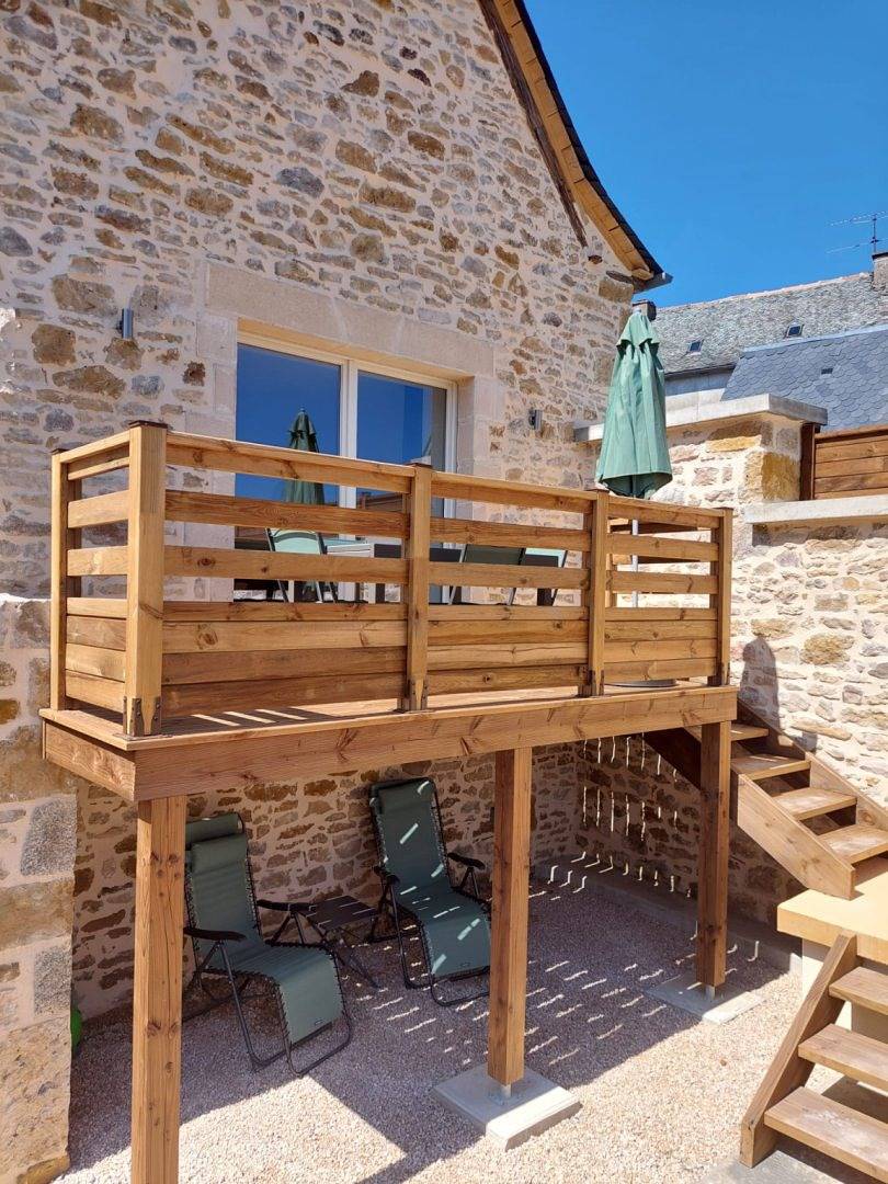 Gîte de caractère avec jolie vue et piscine privative in Saint-Félix-de-Lunel, Aveyron
