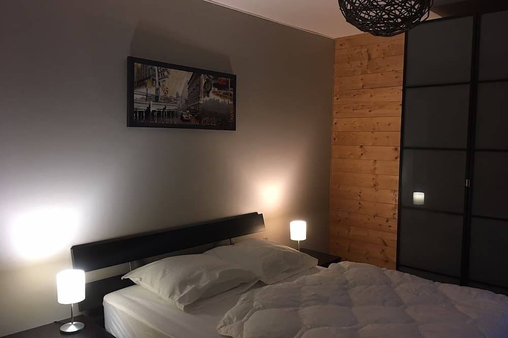 Chalet bois 100m² tout confort avec spa privatif in Le Vigean, Région de Mauriac
