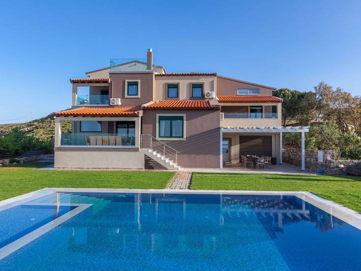 Ferienhaus für 26 Personen, mit Pool und Garten sowie Balkon