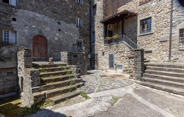 Rifugio a bordo piscina con WiFi e AC, vicino a piazza e lago in Piazza al Serchio, Garfagnana