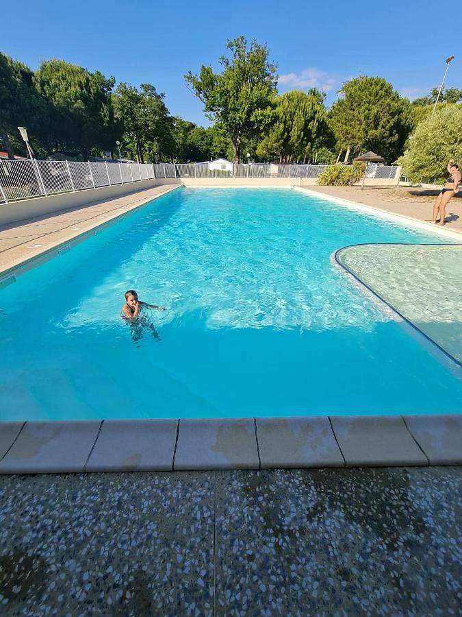 Camping pour 5 personnes, avec terrasse ainsi que piscine et jardin, animaux acceptés à La Tremblade - 2