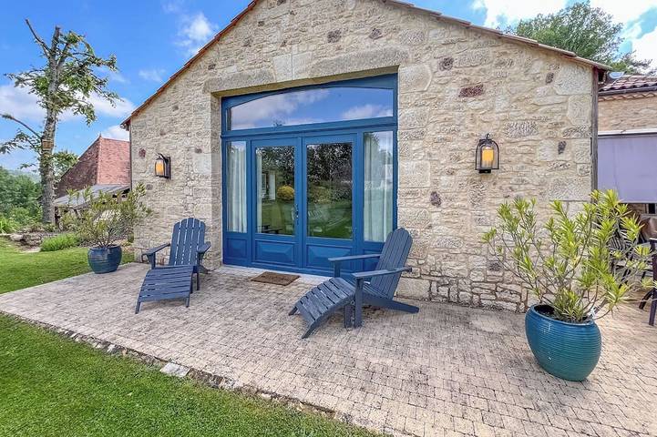 Gîte pour 4 personnes, avec Terrasse ainsi que Jardin et Piscine