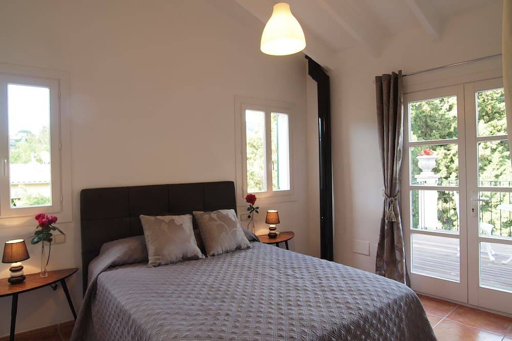 Villa in Nature with Yoga Room, Peace and Tranquility in Puigpunyent, West Majorca