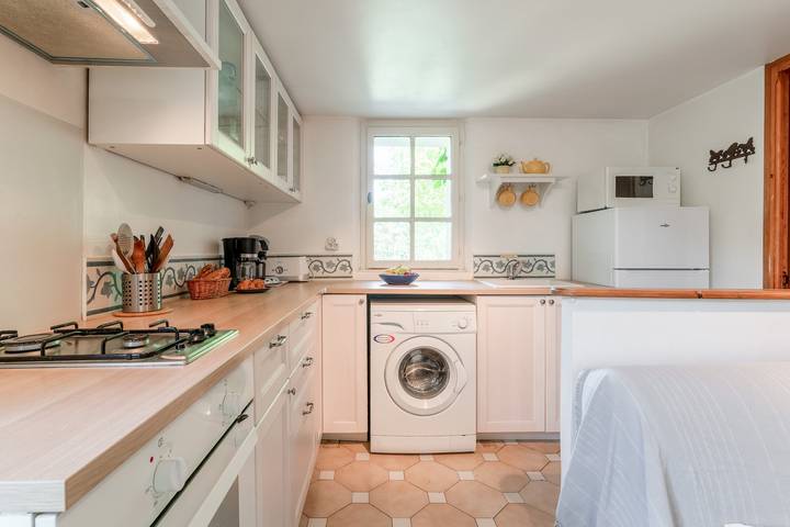 Ganze Wohnung, Ferienwohnung 'La Tonnelle' mit Privatterrasse, Wi-Fi und Klimaanlage in L'Isle-sur-la-Sorgue, Vaucluse