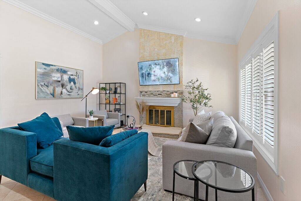 Elegant Disney Retreat in heart of Orange County by Beaches in Westminster, Orange County