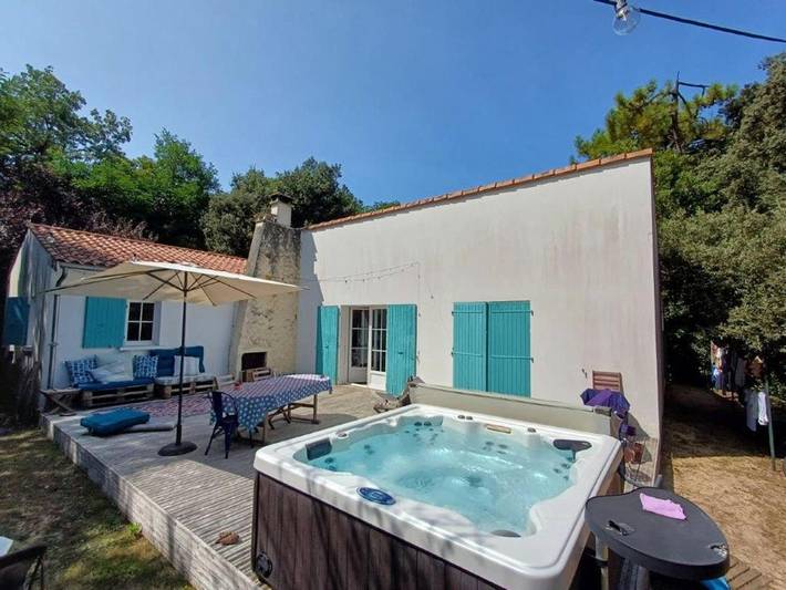 Maison de vacances pour 6 personnes, avec piscine et jacuzzi ainsi que terrasse et jardin