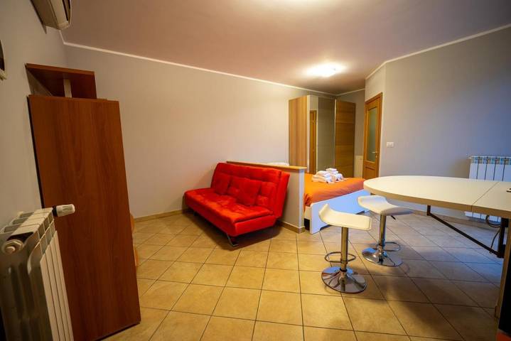 Gîte pour 4 personnes, avec balcon et vue, adapté aux familles à Leinì - 4