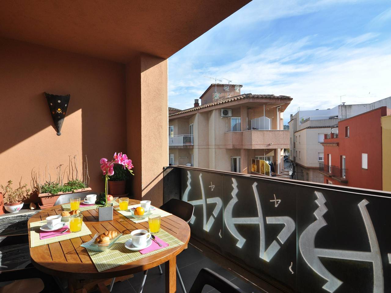 Ganze Wohnung, Geräumige Wohnung in Roses, Costa Brava! 4 Schlafzimmer, Strandnähe, kostenloses Wlan. Jetzt buchen! in Roses Centre, Roses