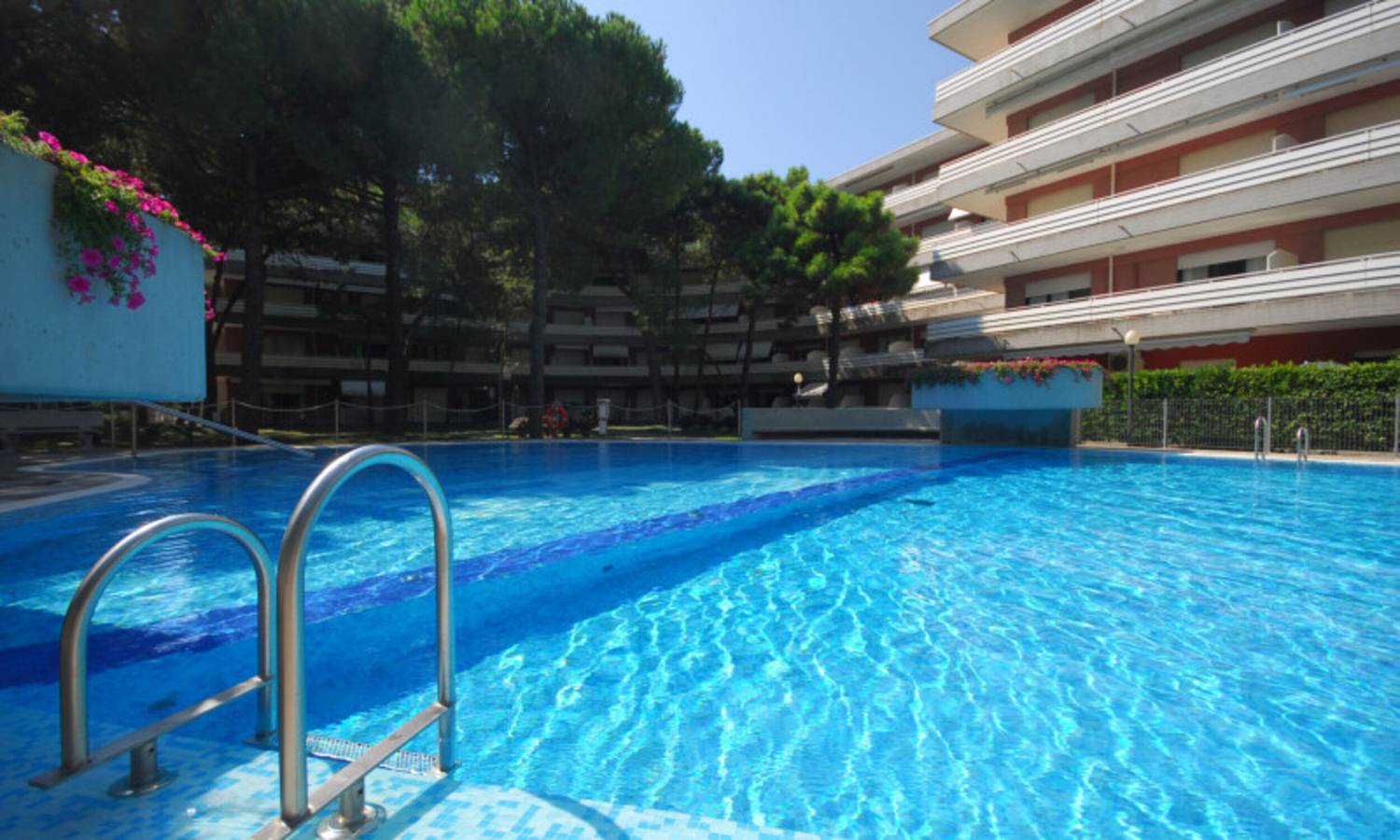 Apartamento entero, Apartamento en bonita residencia junto al mar con piscina. in Ribera de Lignano, Lignano Sabbiadoro