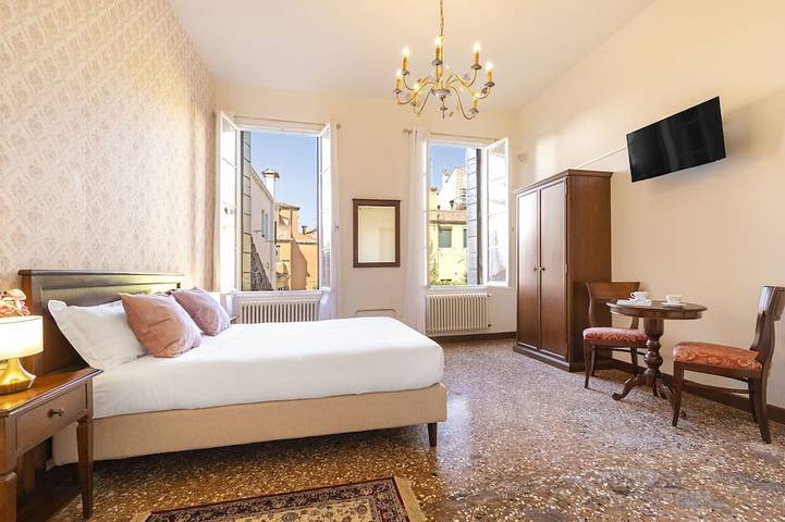Bed and breakfast for 2 people, with garden in Venice