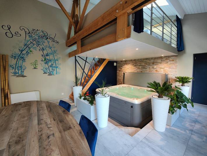 Gîte pour 6 personnes, avec jardin ainsi que terrasse et jacuzzi