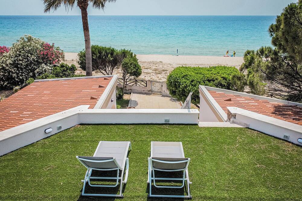 Villa junto al mar en la hermosa playa de Solanas in Solanas, Comune di Sìnnia