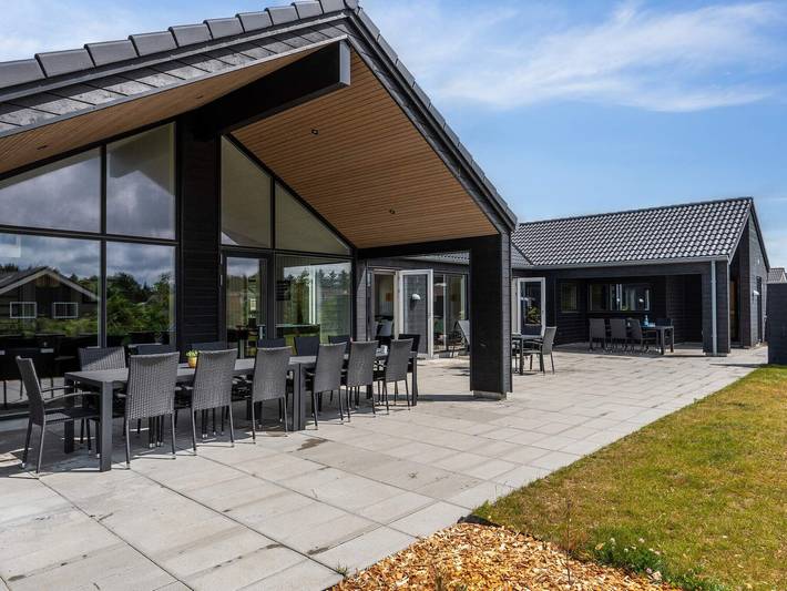 Ferienhaus für 24 Personen, mit Terrasse und Pool sowie Sauna in Houstrup Strand - 4