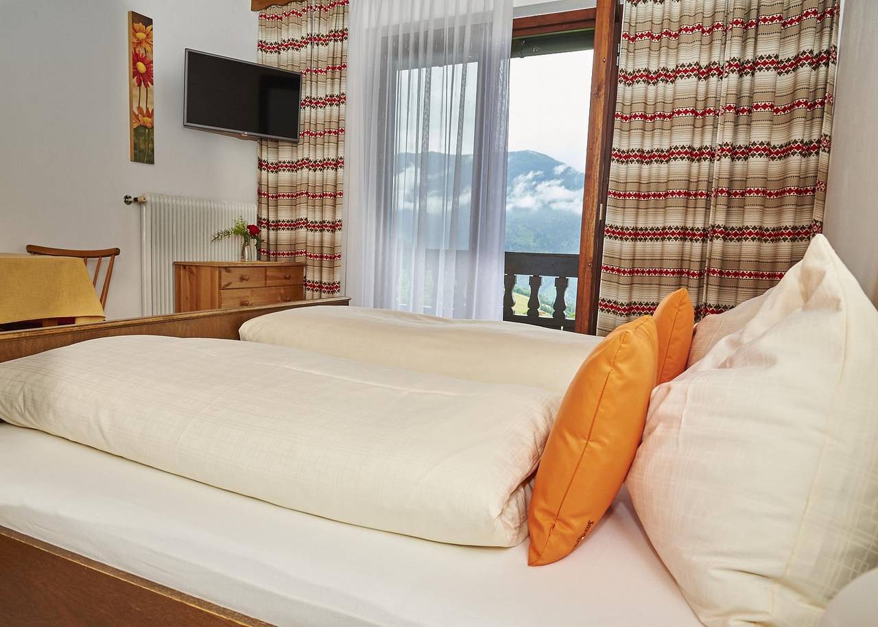 Mehrbettzimmer, Dusche und Bad, Wc, gartenseitig in Radenthein, Bezirk Spittal an der Drau
