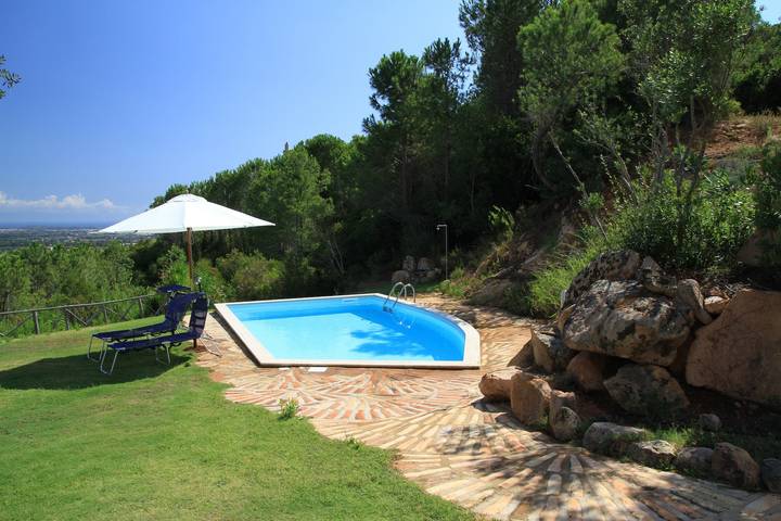 Villa per 8 persone, con Giardino in Cagliari e Dintorni