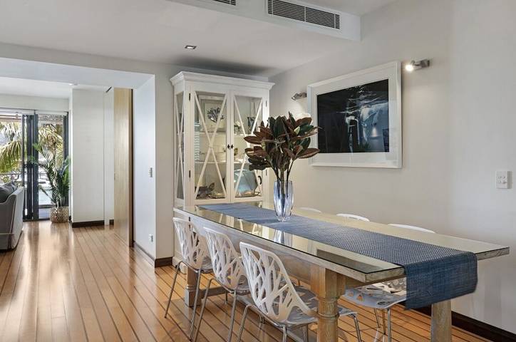 Holiday rental for 7 people, with balcony and pool as well as garden in Airlie Beach