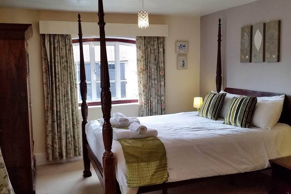 Ferienhaus-Villa-Ensuite mit Dusche-Blick auf den Fluss-Farmhouse in Wiltshire