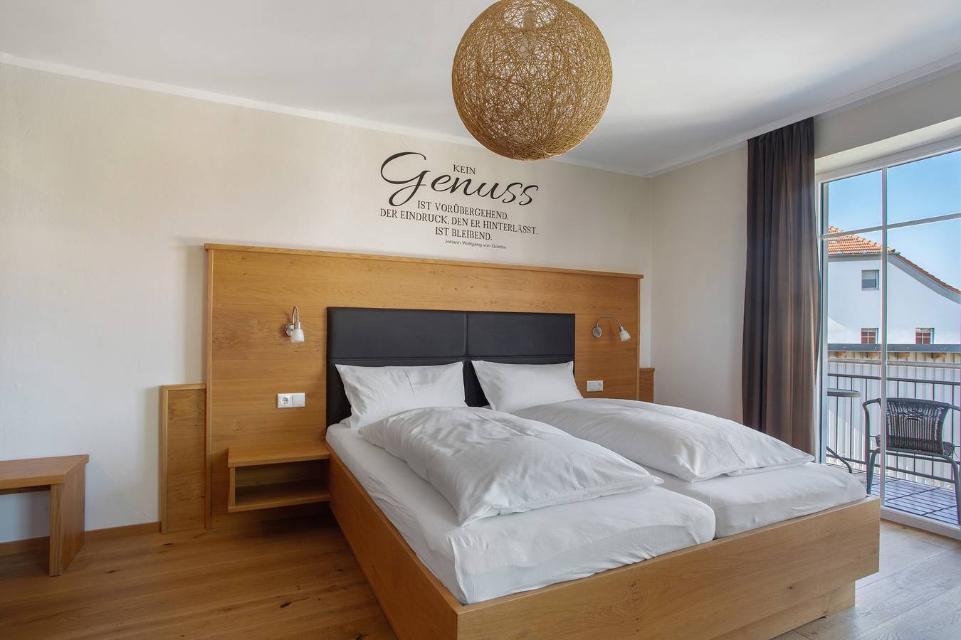 Zimmer 16 - Doppelzimmer Mit Schlafsofa mit Bergblick, Gemeinschaftsterrasse und Wi-Fi in Breitenberg, Ostbayern
