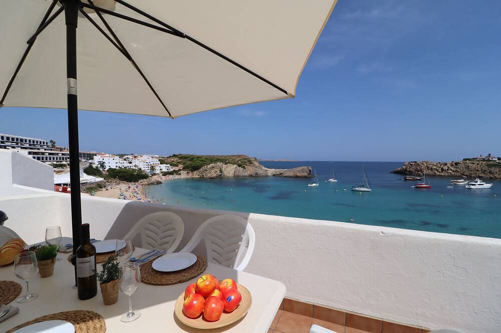Ganze Wohnung, Family-friendly, Nice, First-line Apartment with Stunning Beach and Sea views,Ac in Arenal d'en Castell, Es Mercadal
