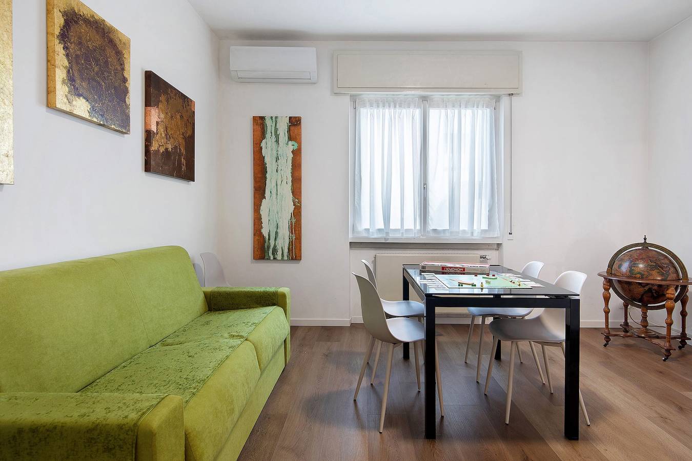 Dante210 Entire Apartment: 2 Bedrooms, Bathroom, Living Room & Kitchen in Cassina Rizzardi, Como Province