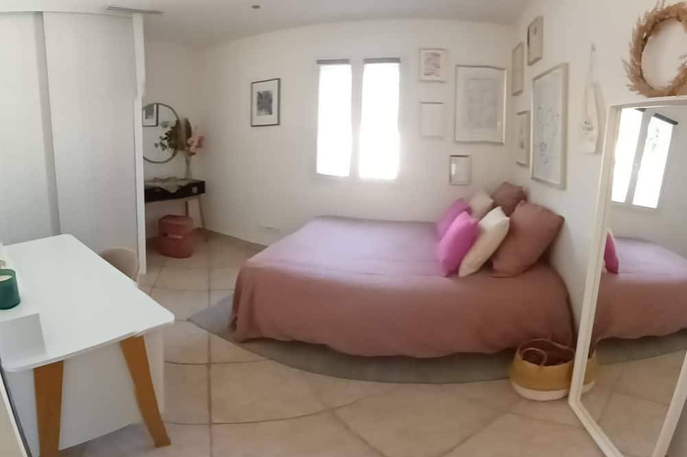 Le Petit Paradis Provencal in the chic, quiet district of Aubagne. in Aubagne, Marseille region