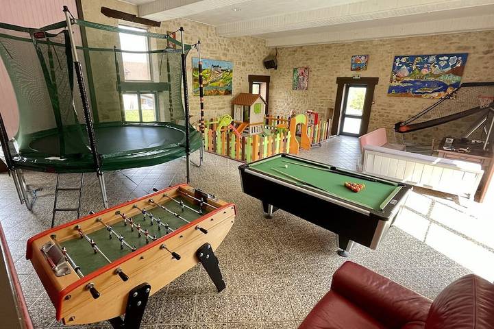 Gîte pour 10 personnes, avec jardin ainsi que piscine et jacuzzi à Hautefort - 3