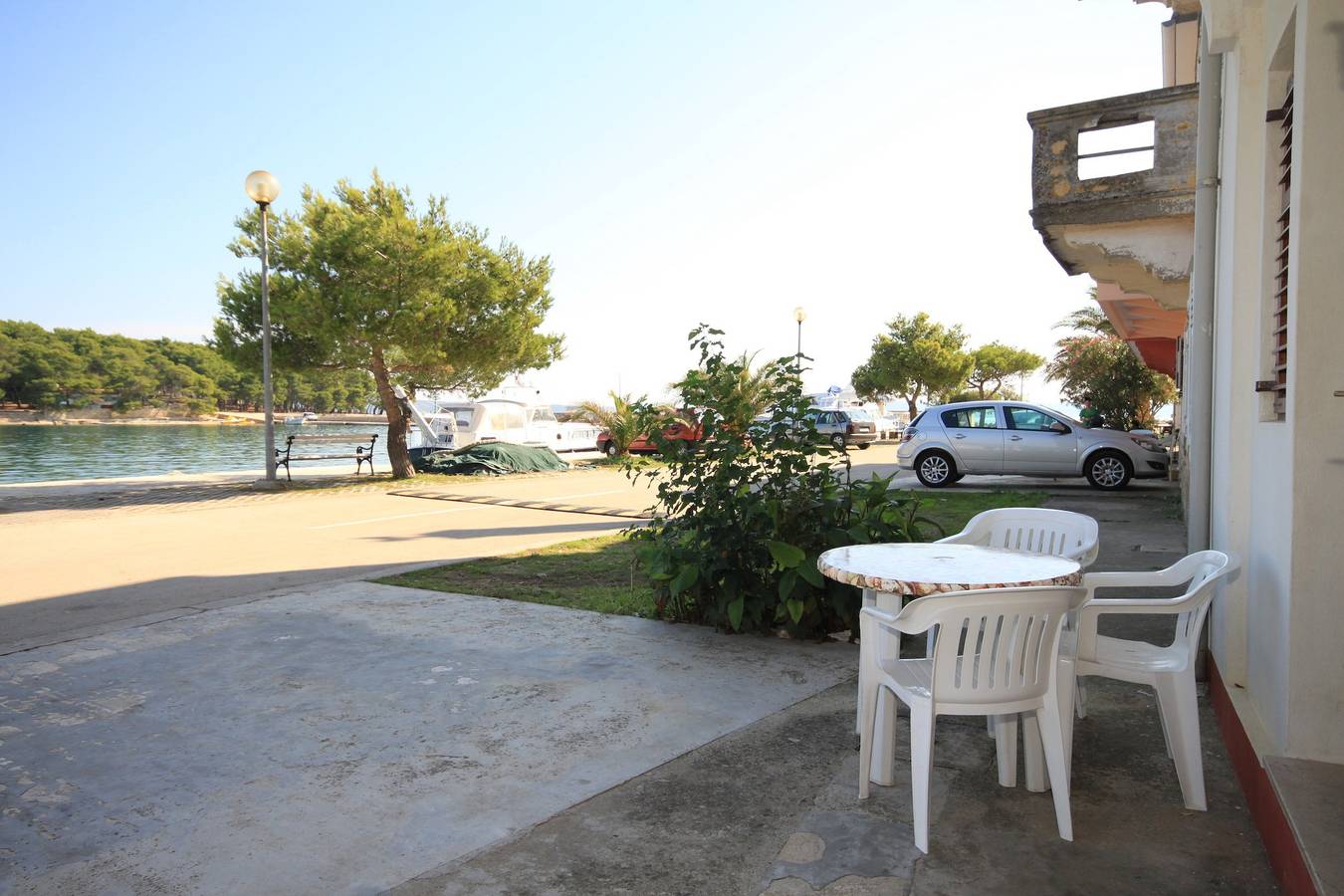 Ganze Wohnung, 1-Zimmer-Ferienwohnung mit Terrasse und Meerblick Kukljica, Ugljan A-8260-c in Kukljica, Insel Ugljan