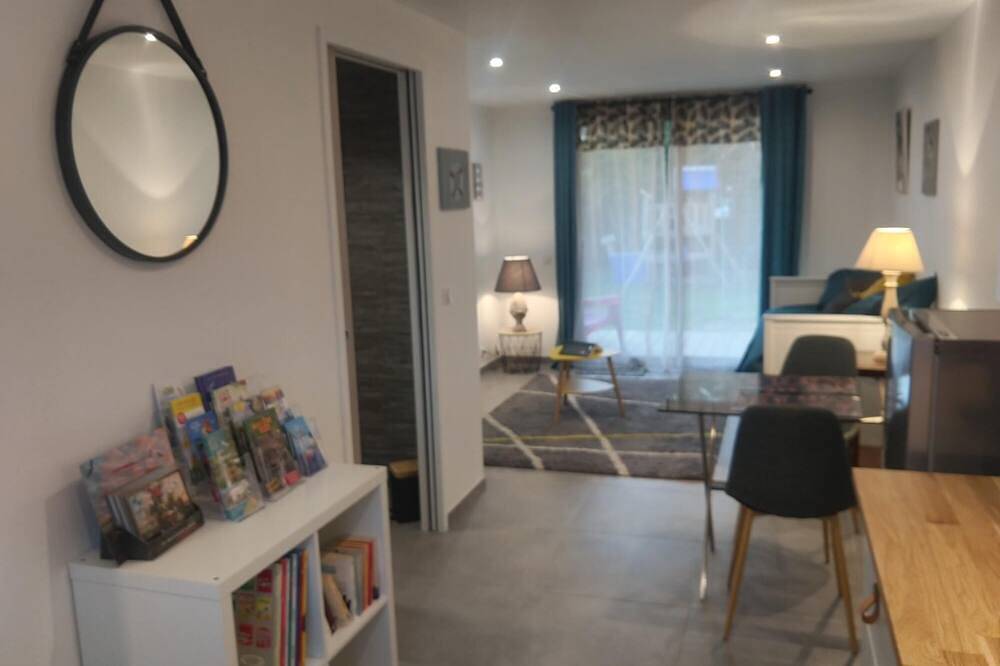 Entire apartment, Beachfront studio with pool. in Châtelaillon-Plage, La Rochelle region