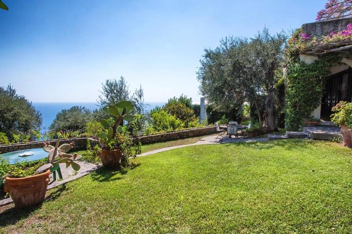 Villa per 4 persone, con Balcone e Terrazza nonché Giardino e Panorama a Conca dei Marini