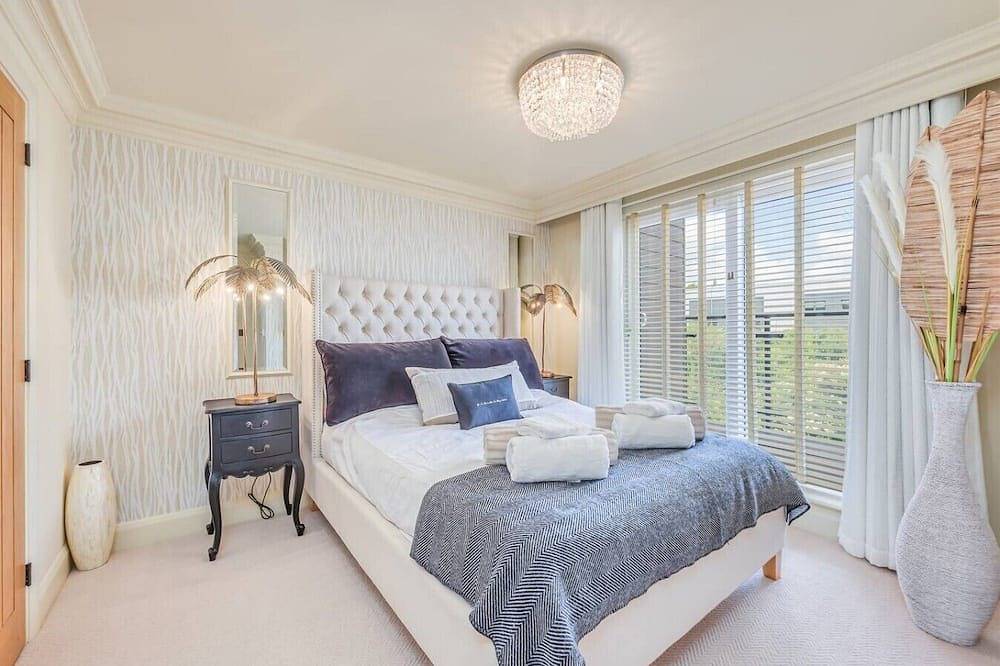Stunning House • 30-Min to Silverstone • Office • Balcony • Parking • Self-Check-In • Yoko Property in Milton Keynes, South East England
