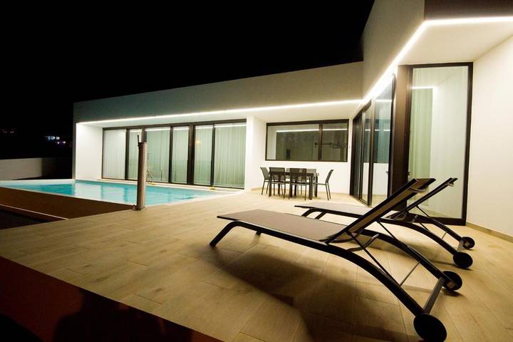 Casa rural para 6 personas, con vistas además de piscina y jardín en San Bartolomé - 4