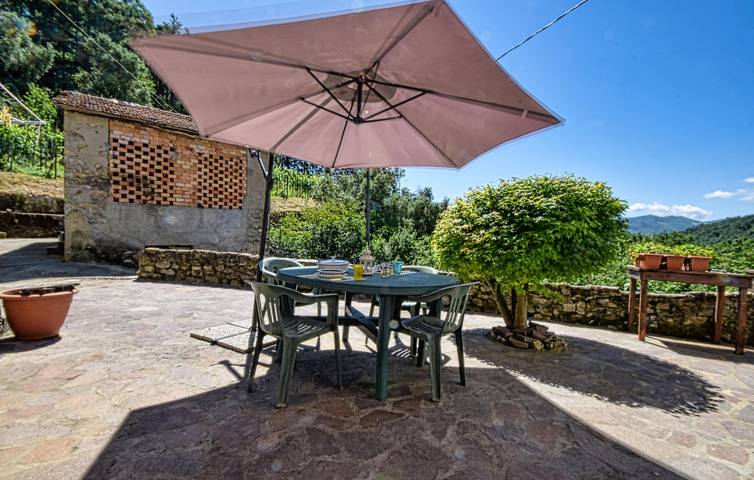 Appartamento per 4 persone, con Terrazza e Giardino a Varese Ligure