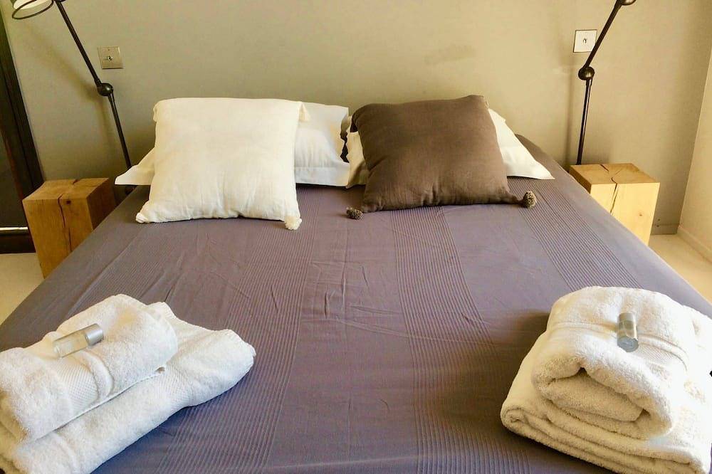 La Matina: Family Haven with Olive Garden Oasis in Lauris, Parc naturel régional du Luberon