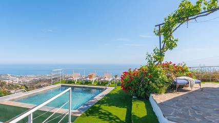 Villa für 10 Personen, mit Balkon/Terrasse und Pool in Torrox