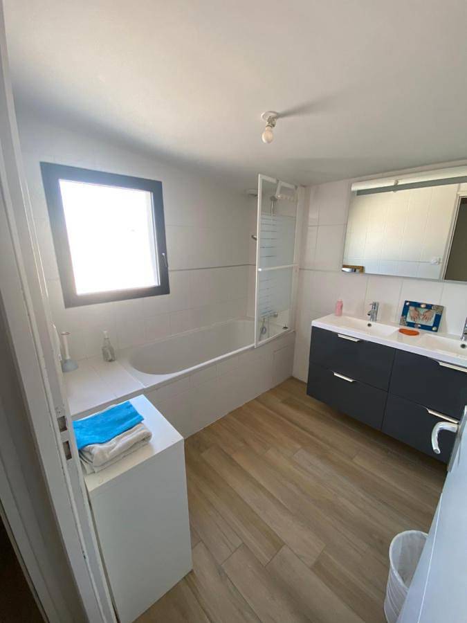 Gîte pour 7 personnes, avec jardin à Theix - 3