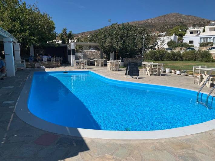 Hôtel pour 4 personnes, avec Terrasse ainsi que Jardin et Piscine