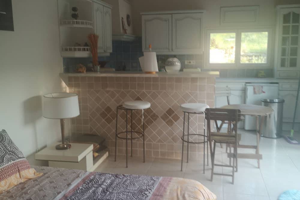Quiet studio in the countryside in Trets, Aix-en-Provence region